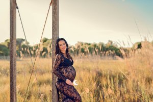 retrato de embarazo en exterior, valencia, Lunalupe Fotografía