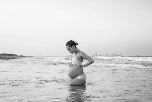 fotografía de embarazo en el saler, valencia